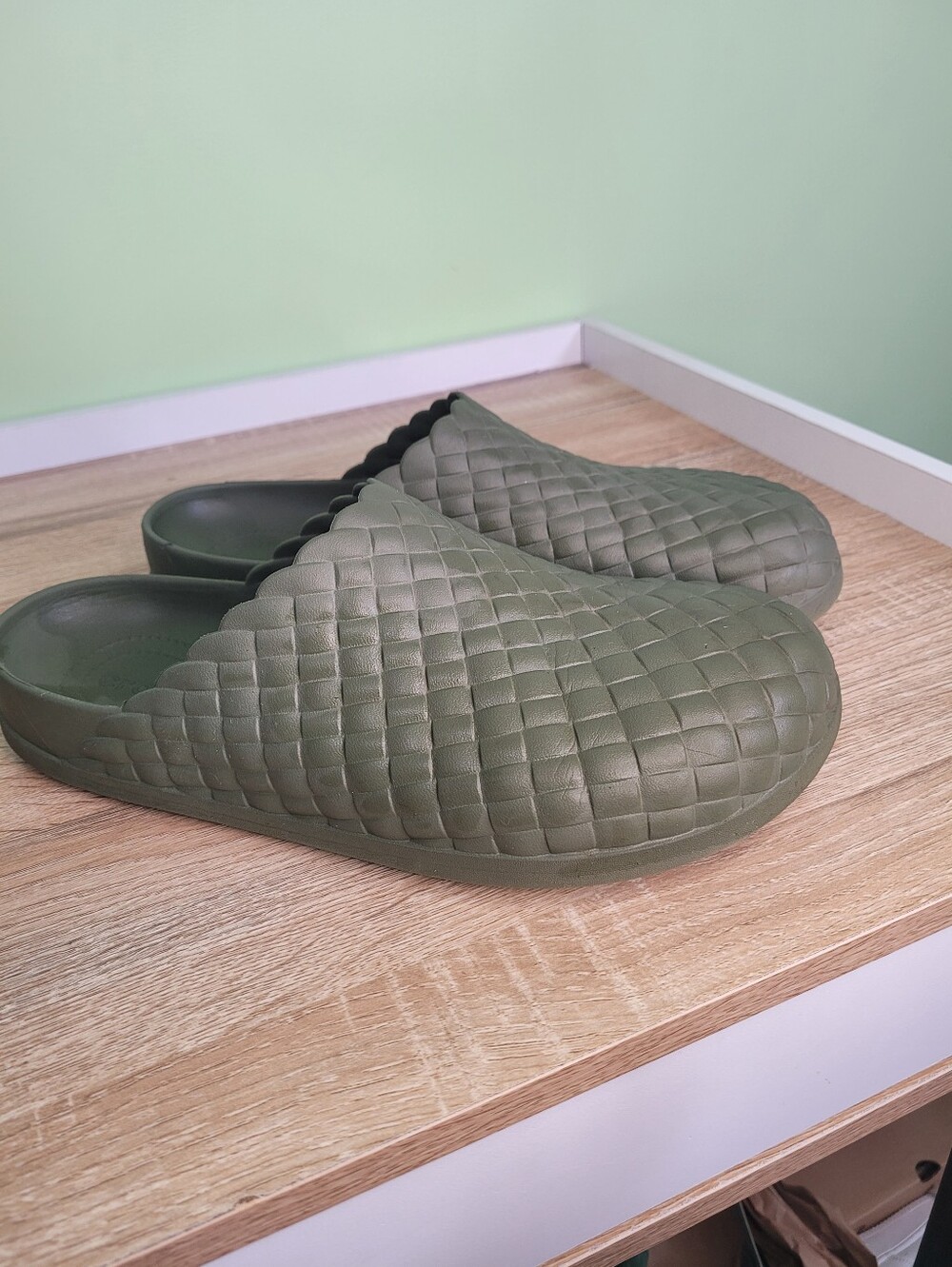 CROCS Men's Slip On Clogs Olive Green Size 11 Casual